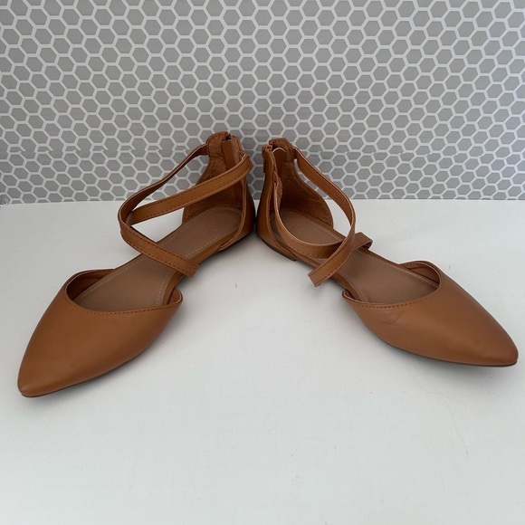 Charlotte Russe Woman’s Tan Criss Cross Flats w Straps & a Zipper Closure Size 8 - Picture 2 of 5